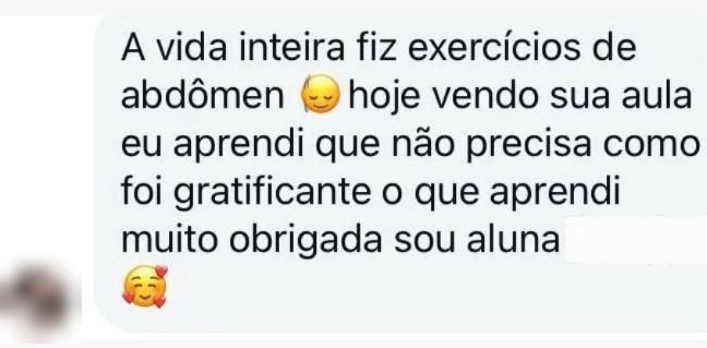 Comentário de aluna relatando que fez exercícios de abdômen a vida inteira e aprendeu com as aulas que não precisava